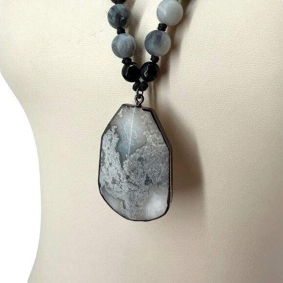 J Jill Beaded Necklace Agate Stone Pendant Gray White Black Cord Adjustable NWT - Picture 12 of 15